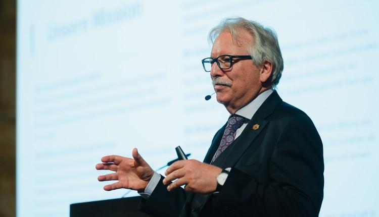 Günther Hasinger, German Center for Astrophysics, lecture Synagogue Görlitz